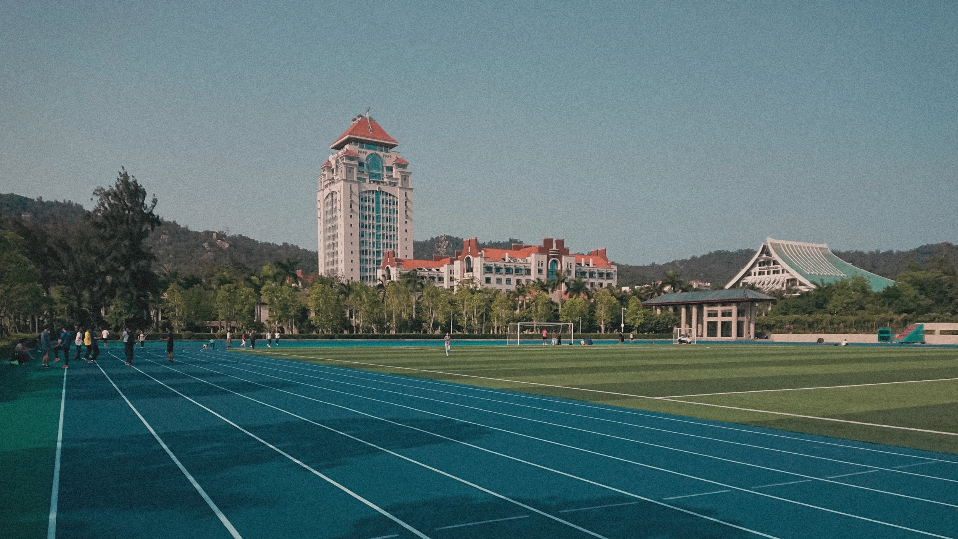 Stadion z bieżnią